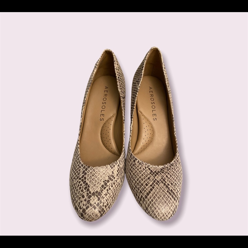 NWOT Snakeskin Print Aerosoles Pumps/Heels Size 6